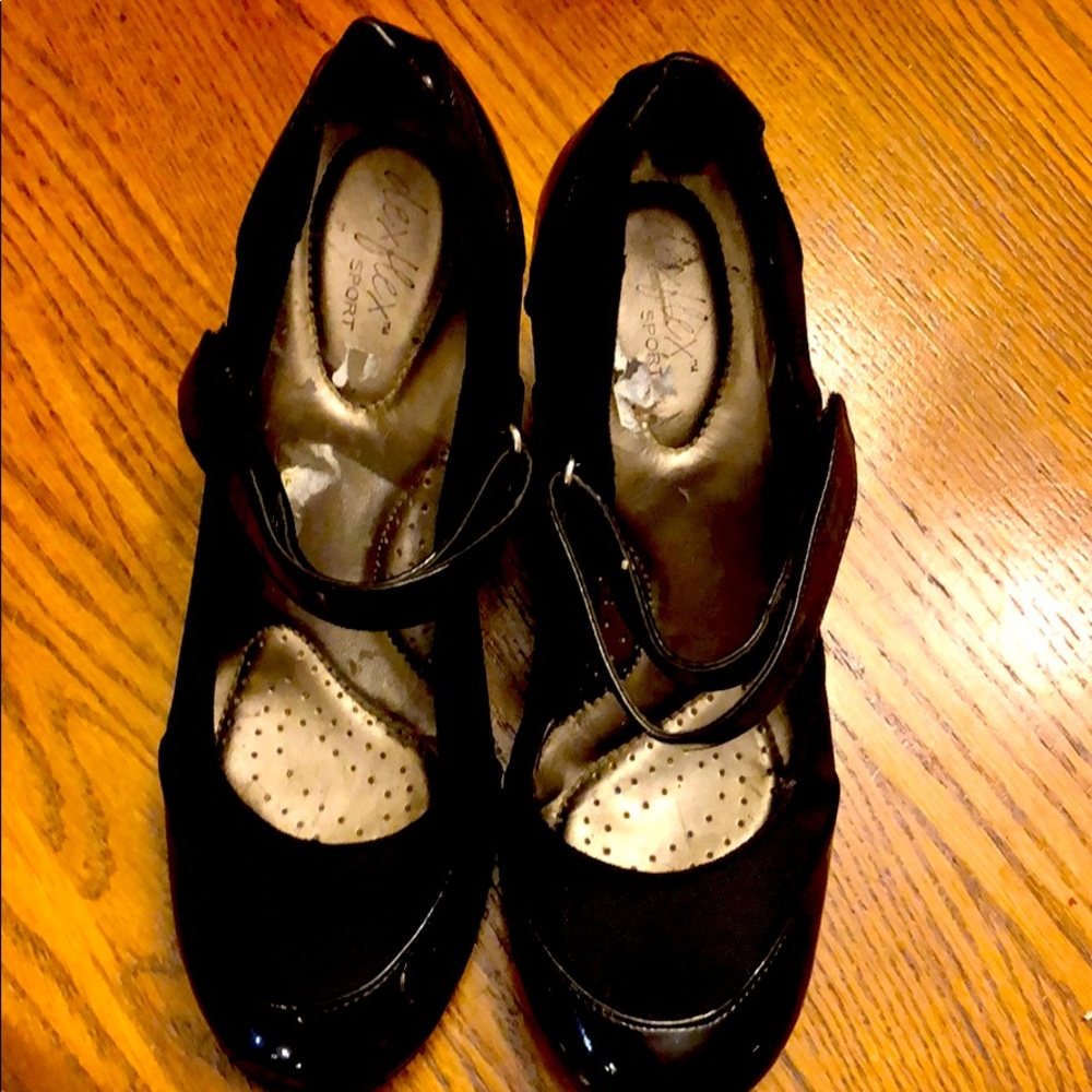 New Dex Flex sport black wedge heels